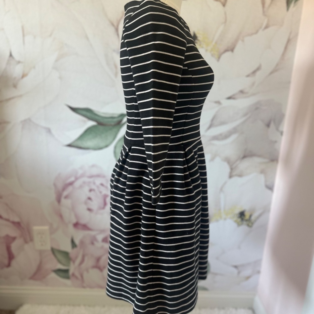 Banana Republic Black and White Striped Flared Women's Dress Size 0 - Picture 3 of 10
